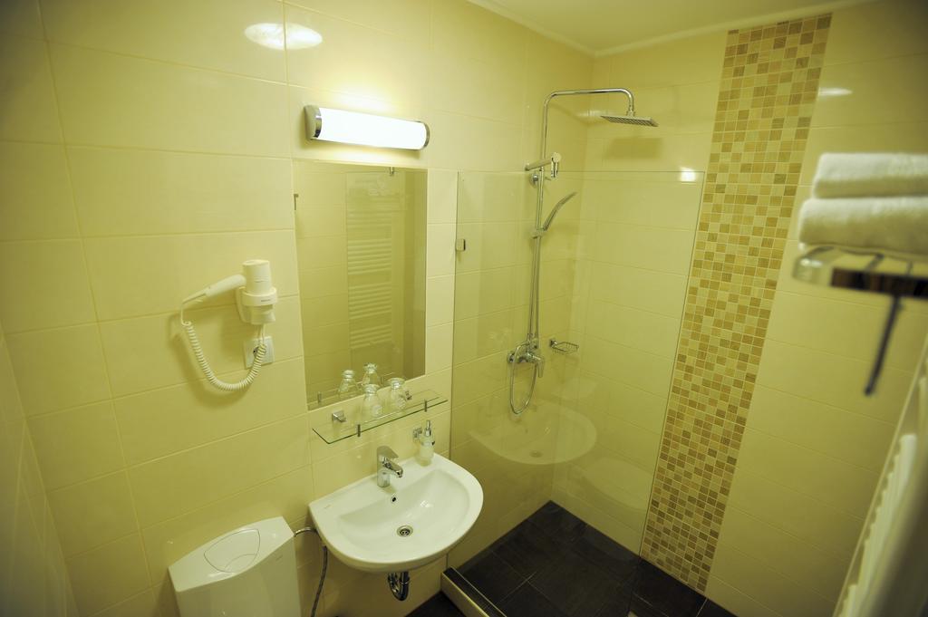 Park Hotel Gyula Habitación foto
