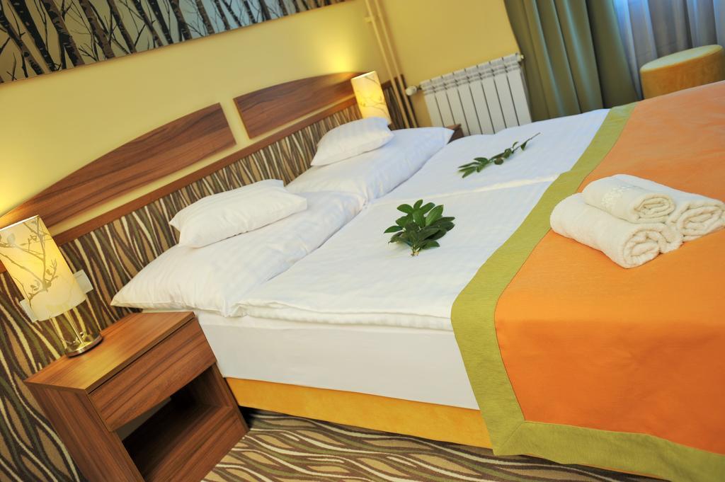 Park Hotel Gyula Habitación foto